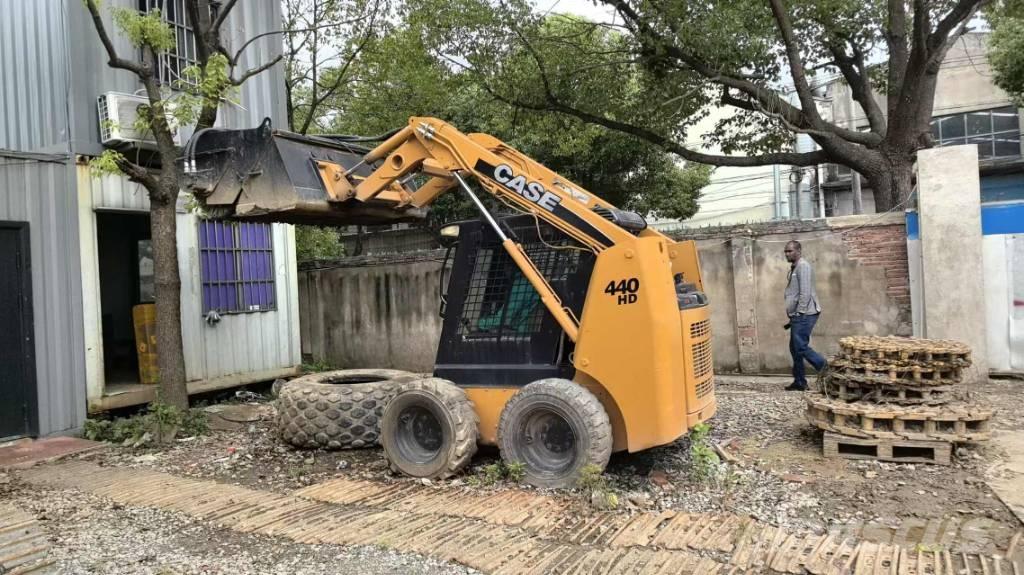 CASE 440 لوادر انزلاقية التوجيه