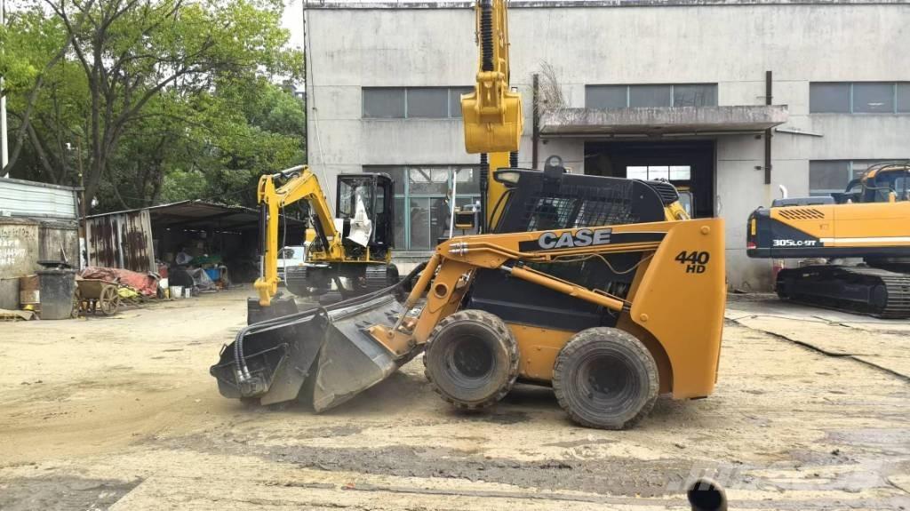 CASE 440 لوادر انزلاقية التوجيه