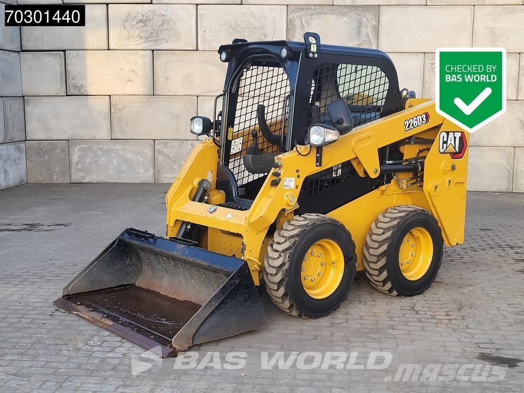 CAT 226 D3 لوادر انزلاقية التوجيه