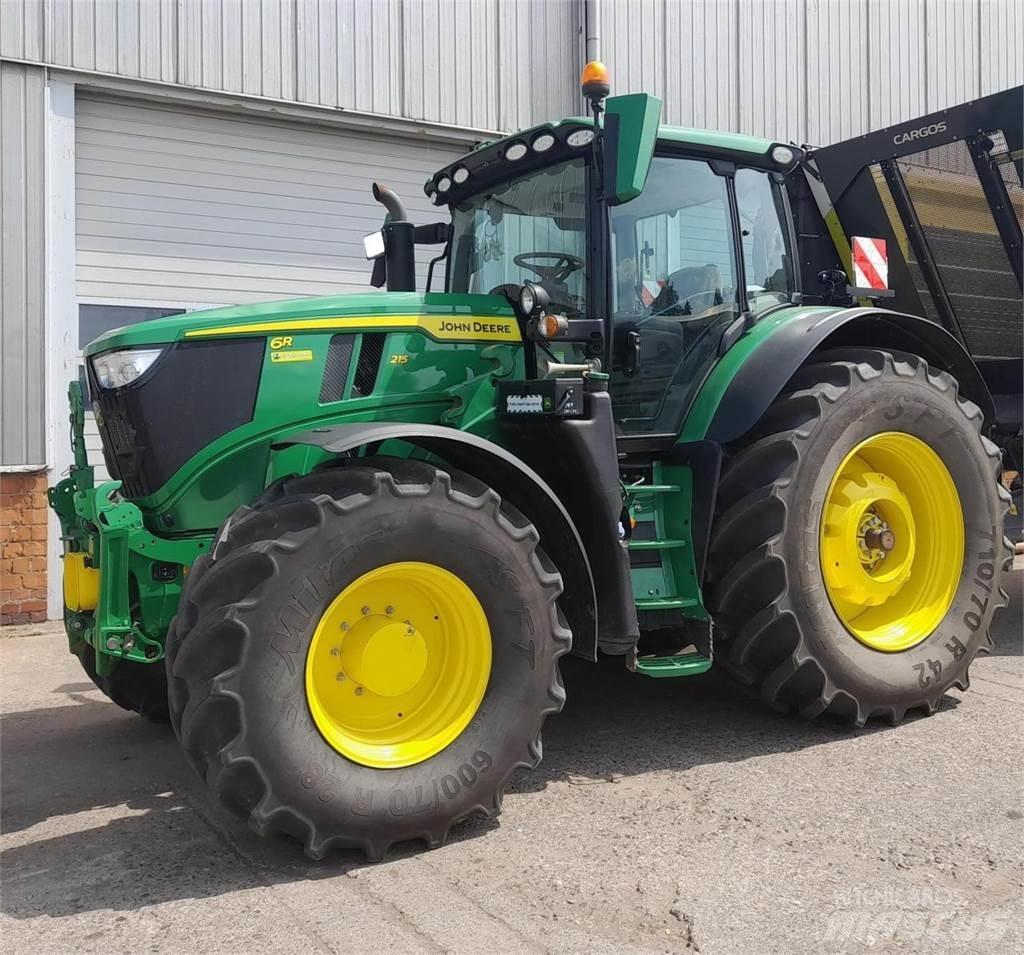 John Deere 6R 215 الجرارات