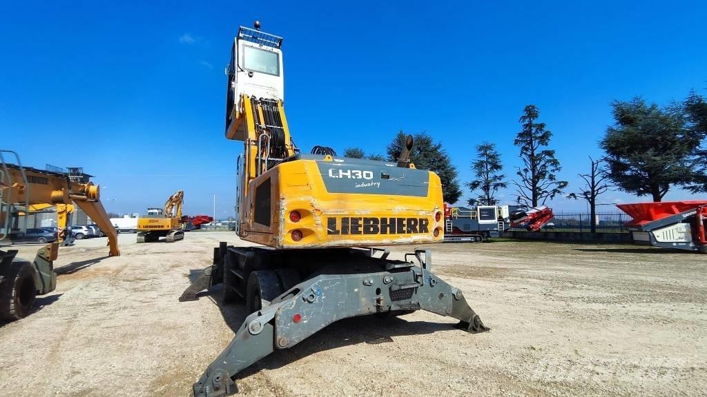 Liebherr LH 30 M مناولات المخلفات / مناولات صناعية