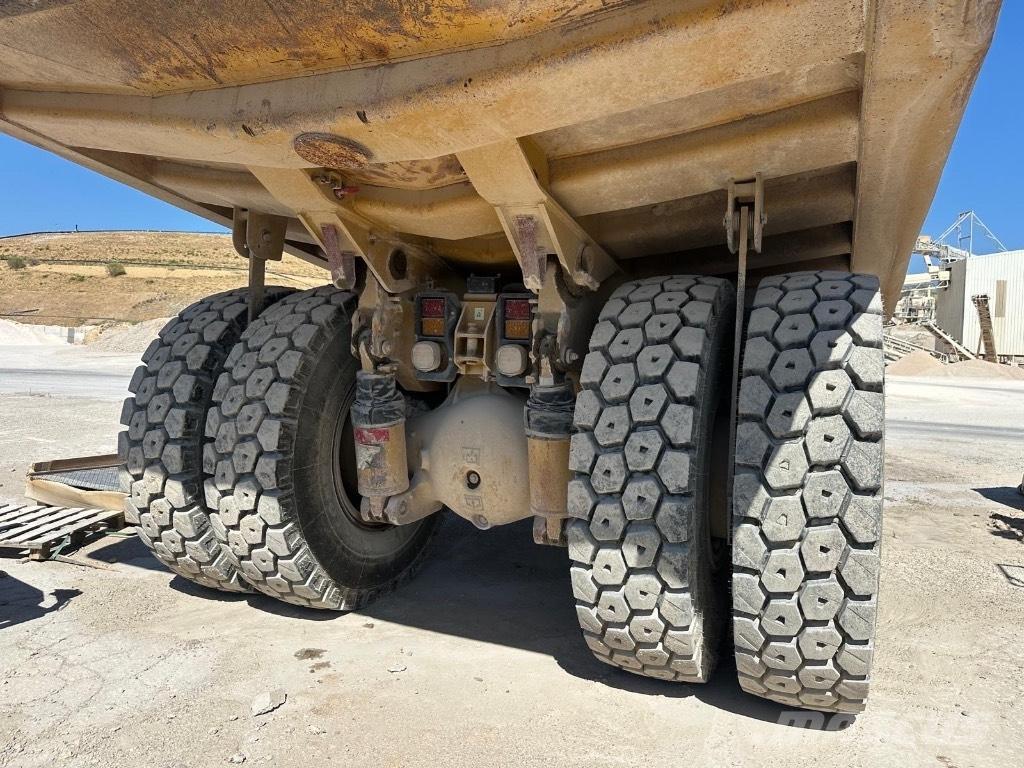 CAT 769D شاحنات المخلفات الصلبة