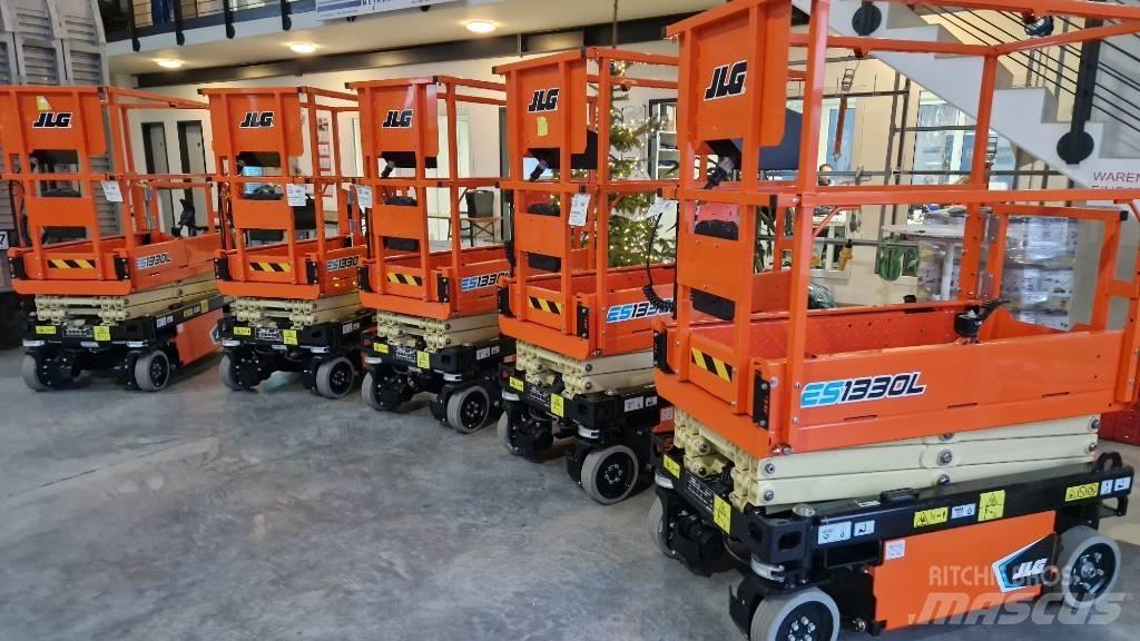 JLG ES 1330 L رافعات مقصية الشكل