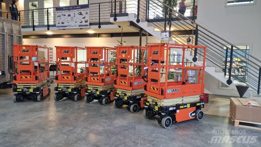 JLG ES 1330 L رافعات مقصية الشكل