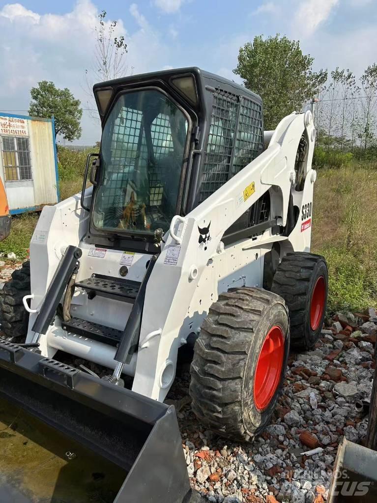 Bobcat S 330 لوادر انزلاقية التوجيه