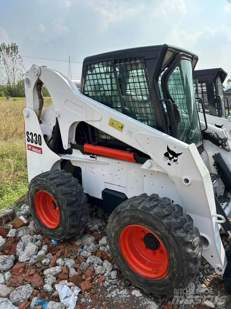 Bobcat S 330 لوادر انزلاقية التوجيه