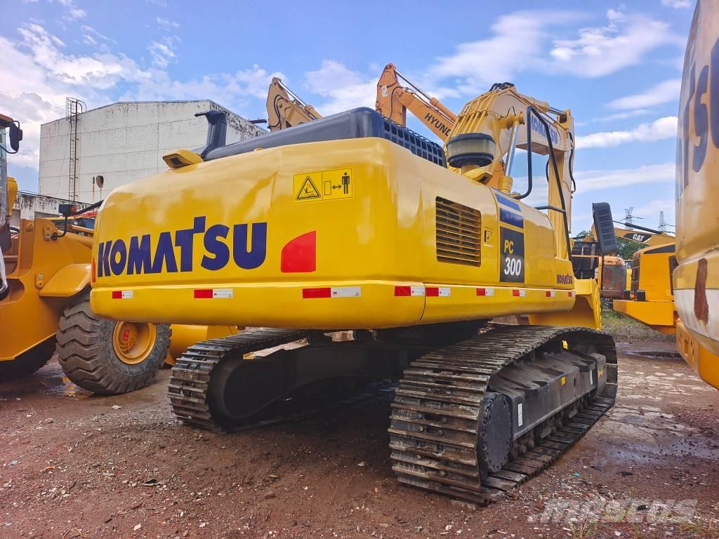 Komatsu PC 300 حفارات زحافة