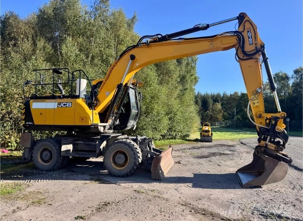 JCB JS 160 W حفارات بعجل
