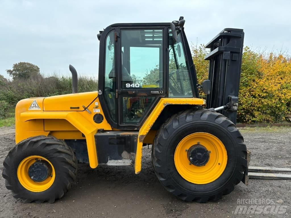 JCB 940 RT شاحنات الطرق الوعرة