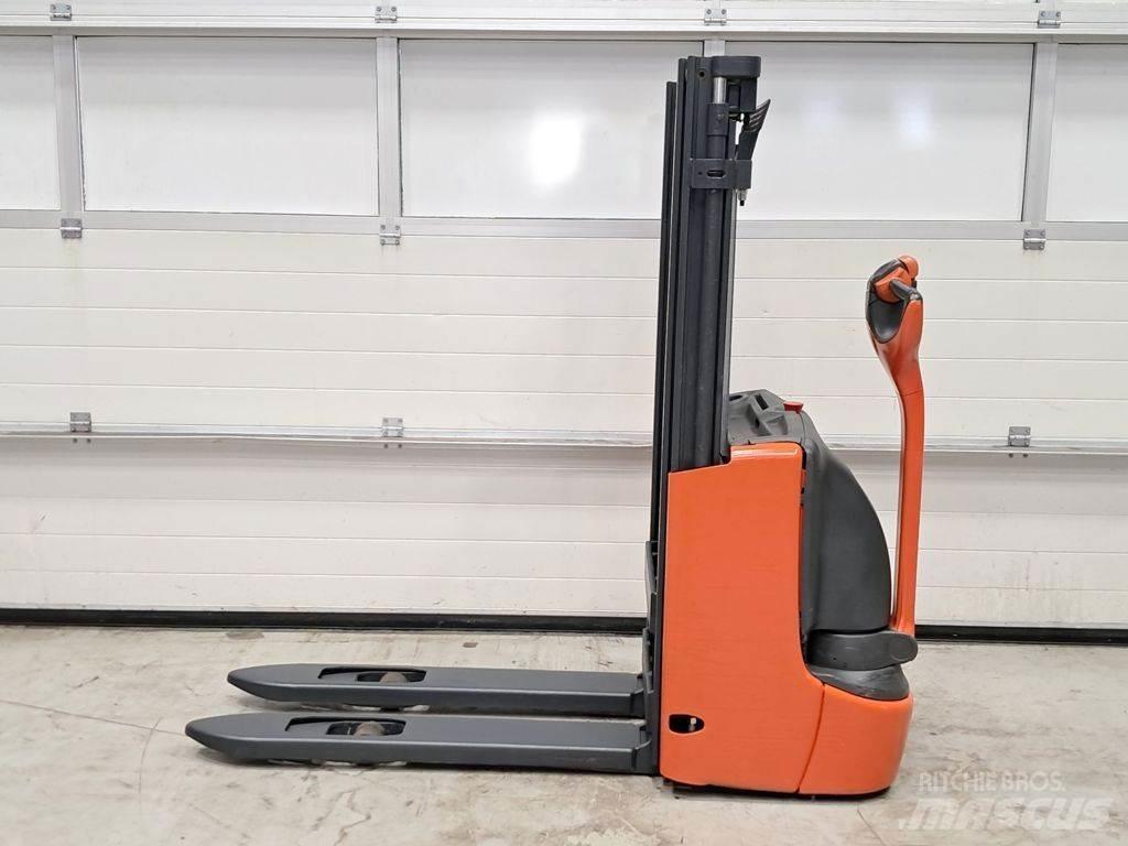 Linde L10B معدات التكديس الجوالة
