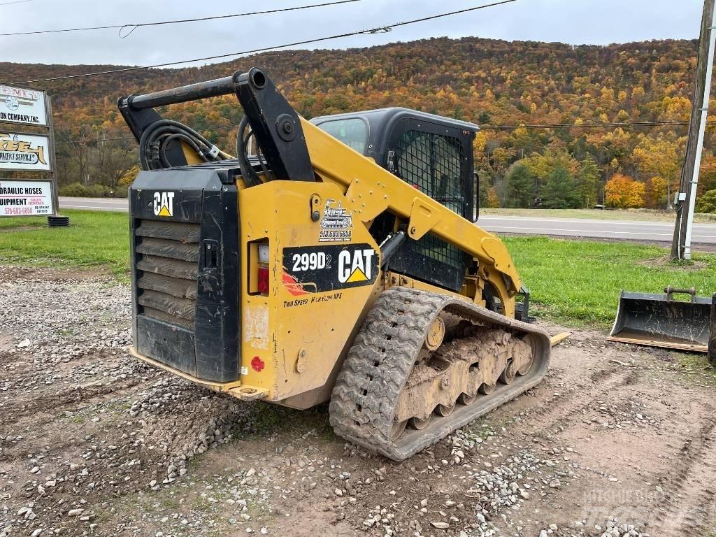 CAT 299 D 2 لوادر انزلاقية التوجيه