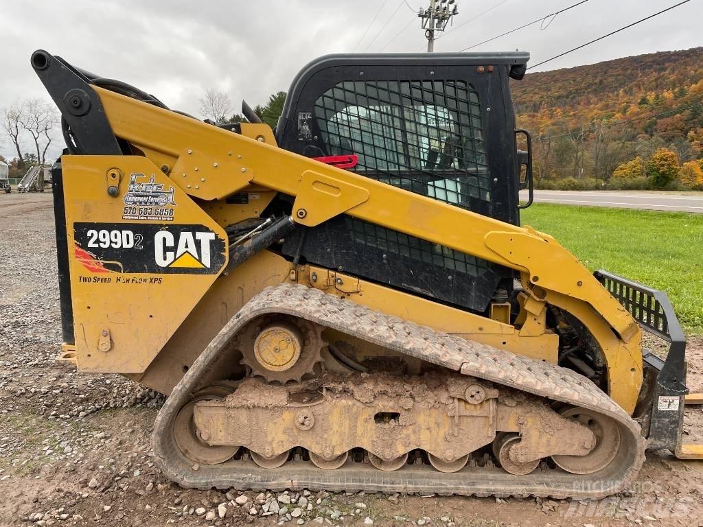 CAT 299 D 2 لوادر انزلاقية التوجيه