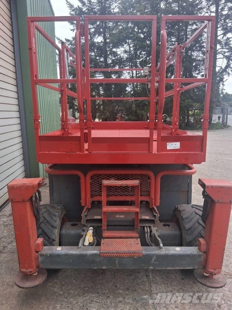 SkyJack SJ 6826 RT رافعات مقصية الشكل