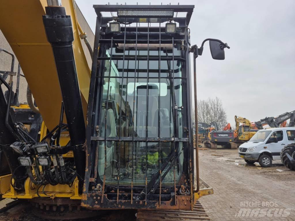 CAT 329E حفارات زحافة