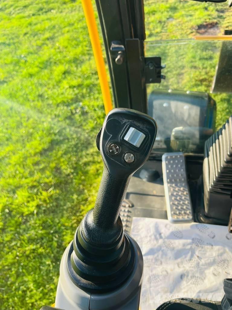 JCB 110 W Hydradig حفارات بعجل