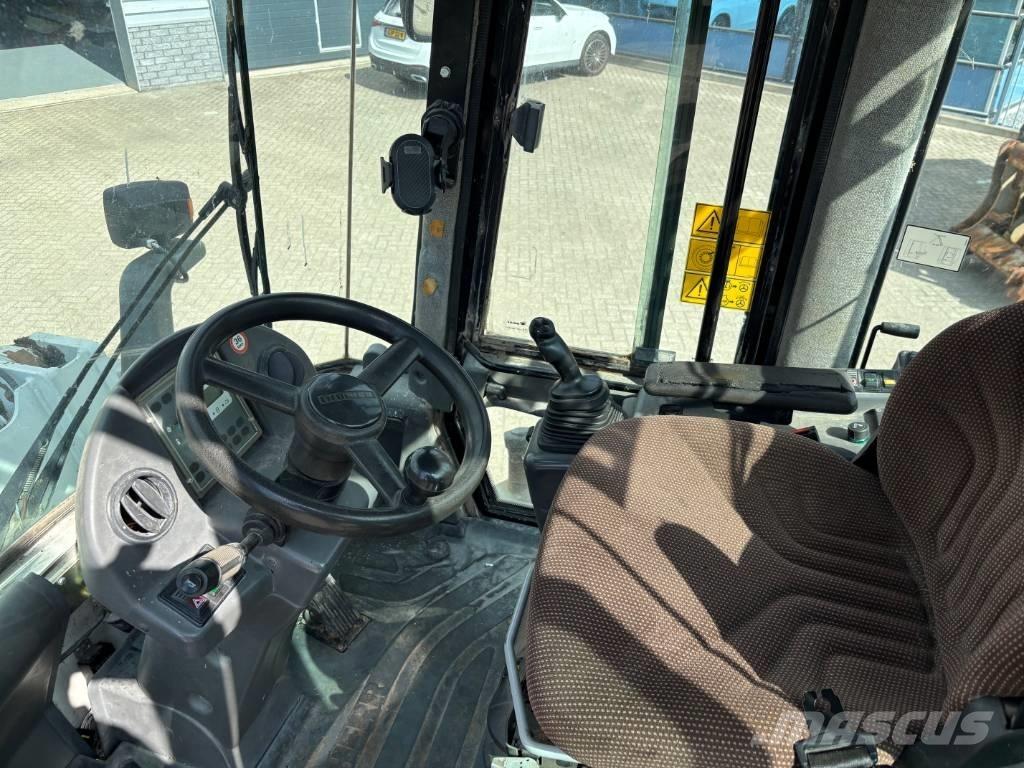 Liebherr L 538 لوادر بعجل