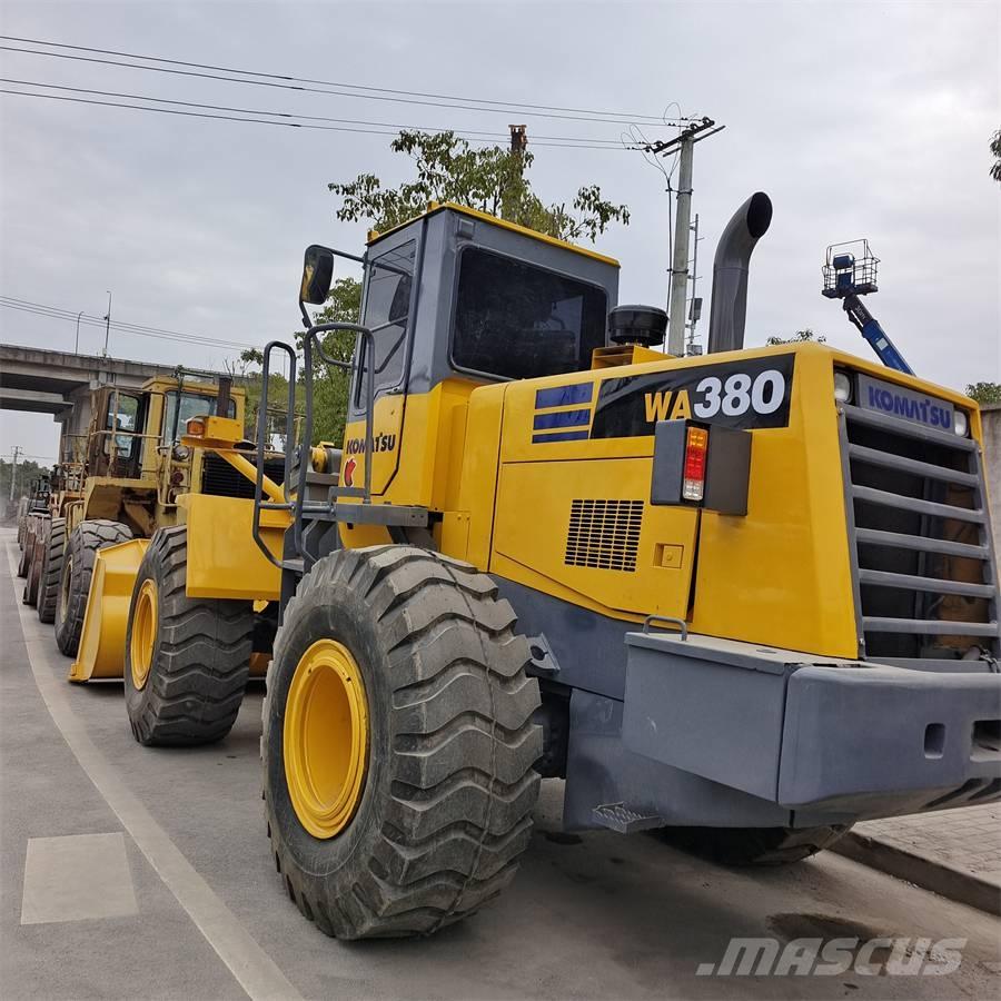 Komatsu WA 380 حفارات زحافة