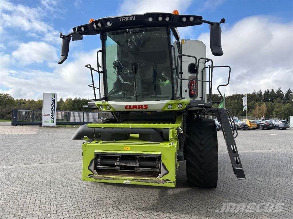 CLAAS TRION 520 حصادات