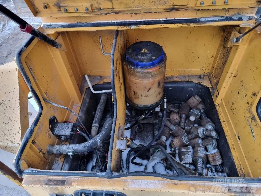 Volvo EC 700 B LC حفارات زحافة