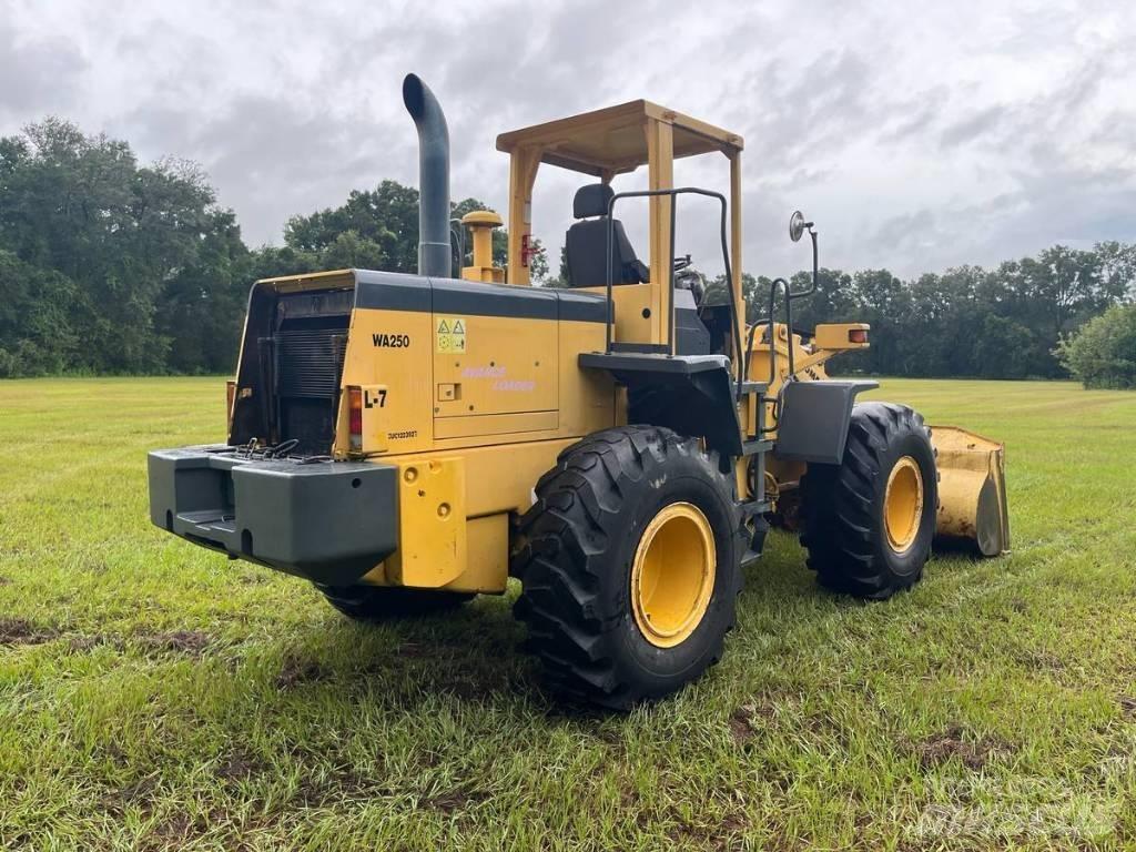 Komatsu WA 250-3L لوادر بعجل