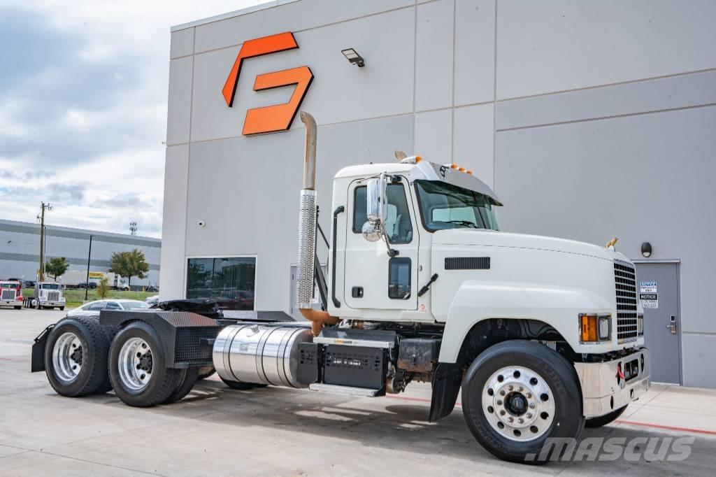 Mack Pinnacle 64T وحدات الجر
