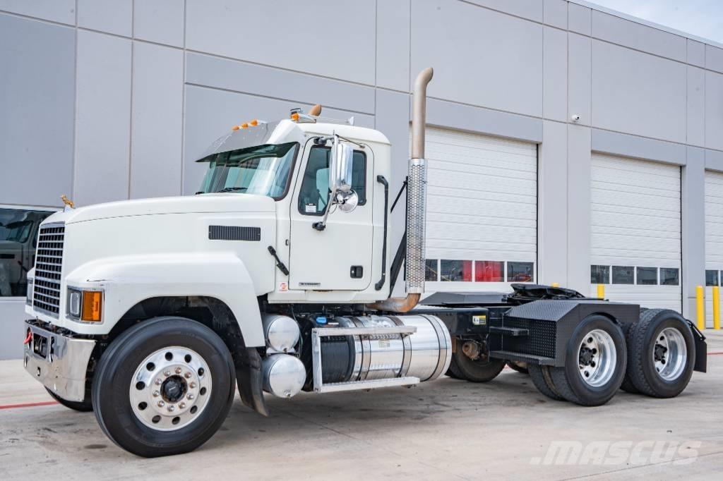 Mack Pinnacle 64T وحدات الجر