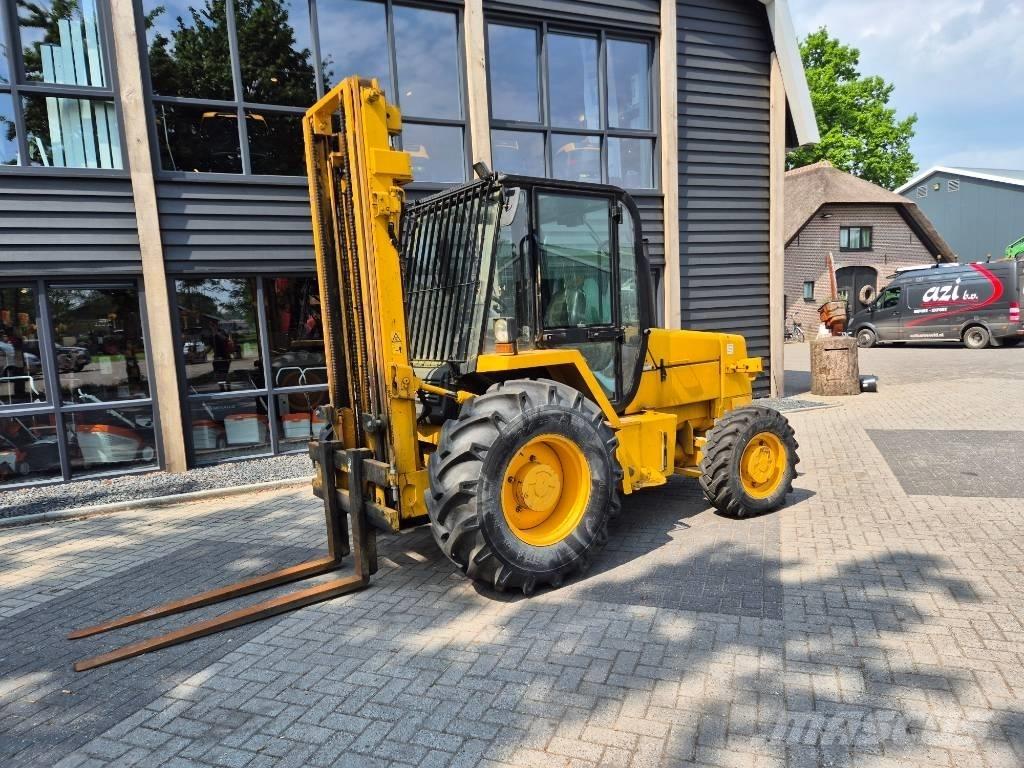 JCB 926 شاحنات الطرق الوعرة