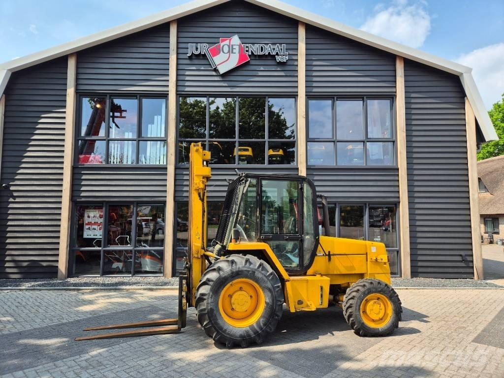 JCB 926 شاحنات الطرق الوعرة