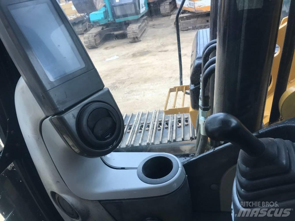CAT 320 D L حفارات زحافة