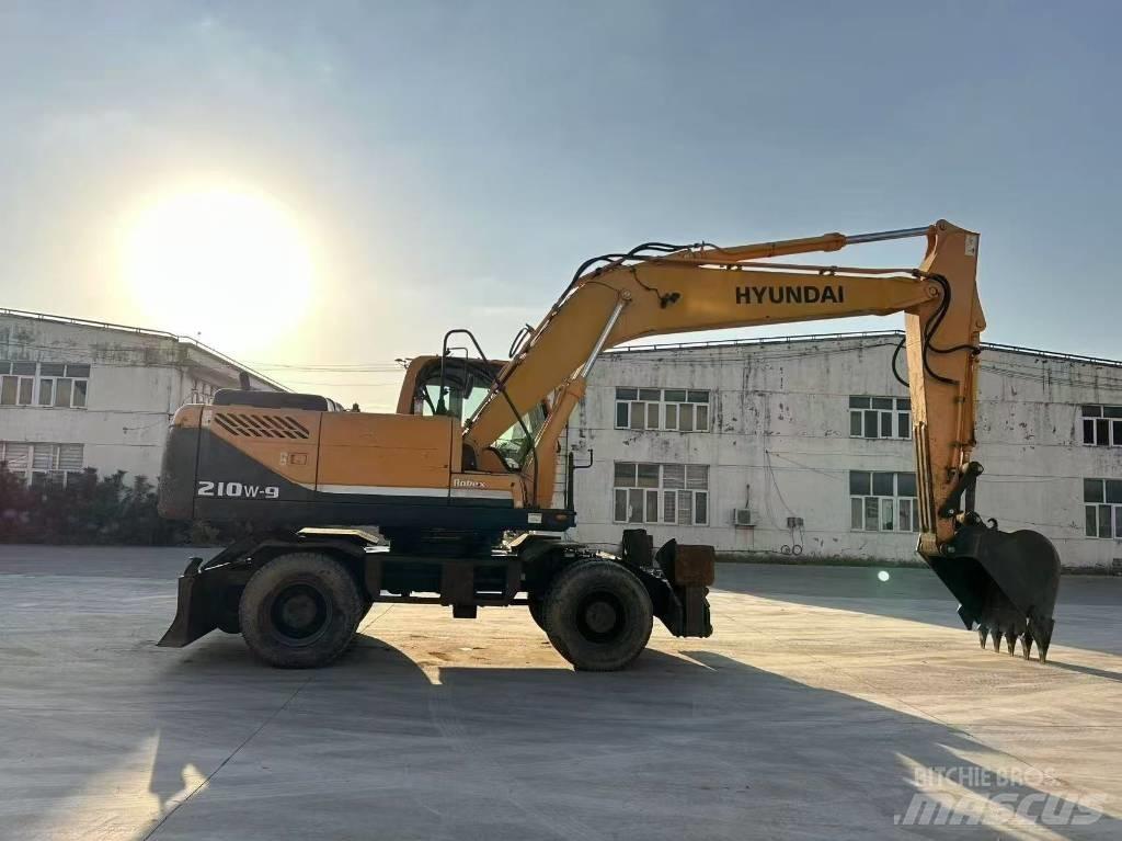 Hyundai 210W-9 حفارات بعجل
