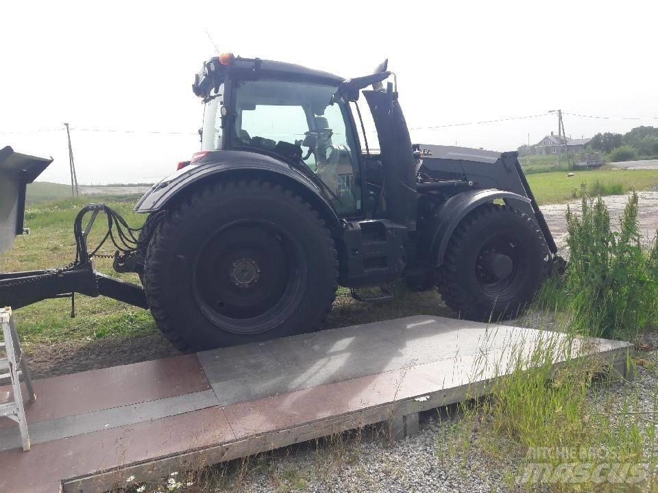 Valtra T 254 الجرارات