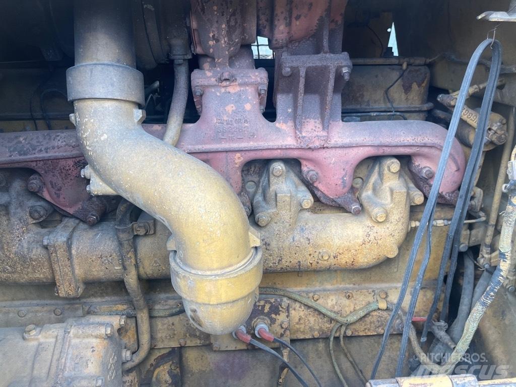 CAT D 8 K بلدوزرات مجنزرة