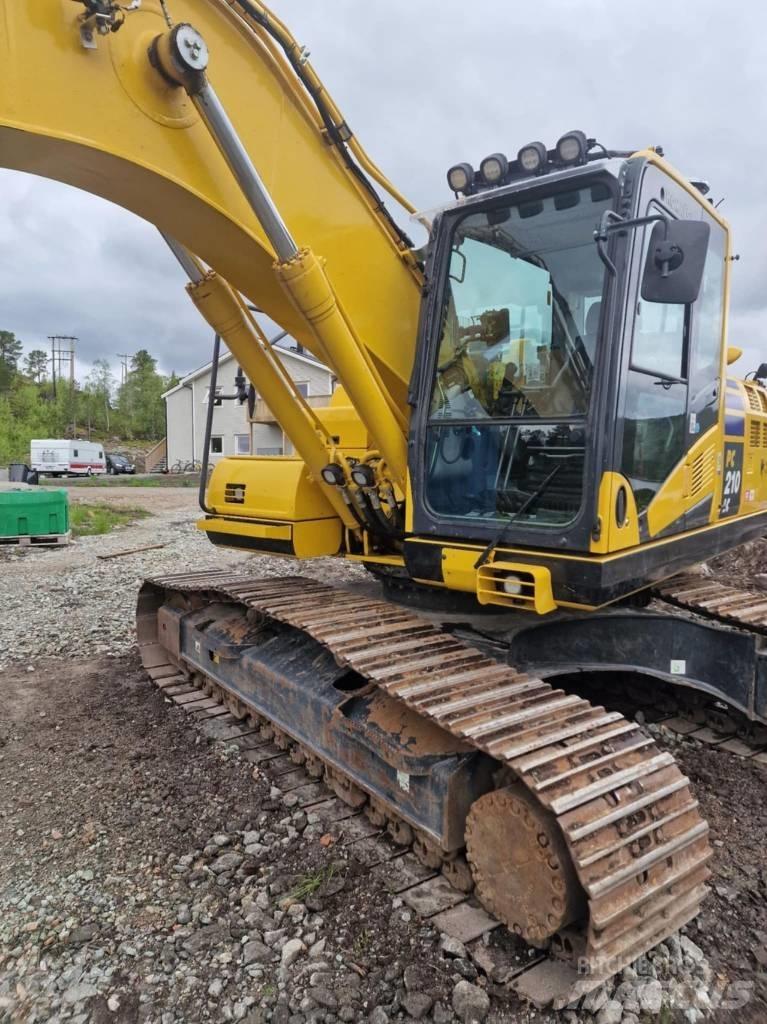 Komatsu PC 210 LC حفارات زحافة