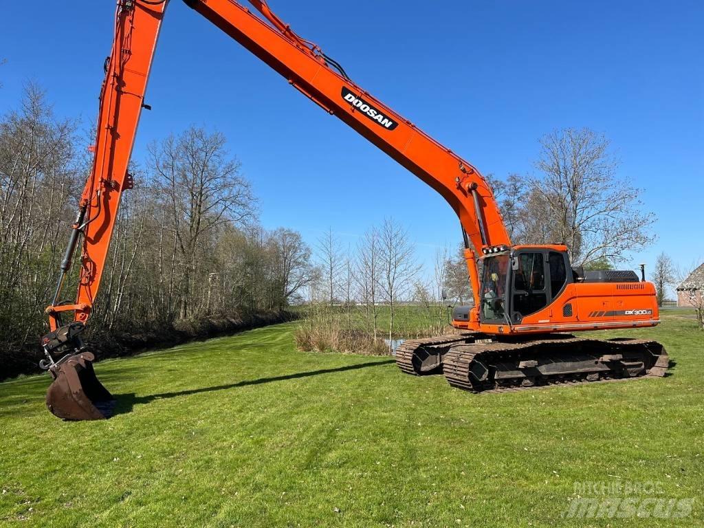 Doosan DX 300 حفارات زحافة
