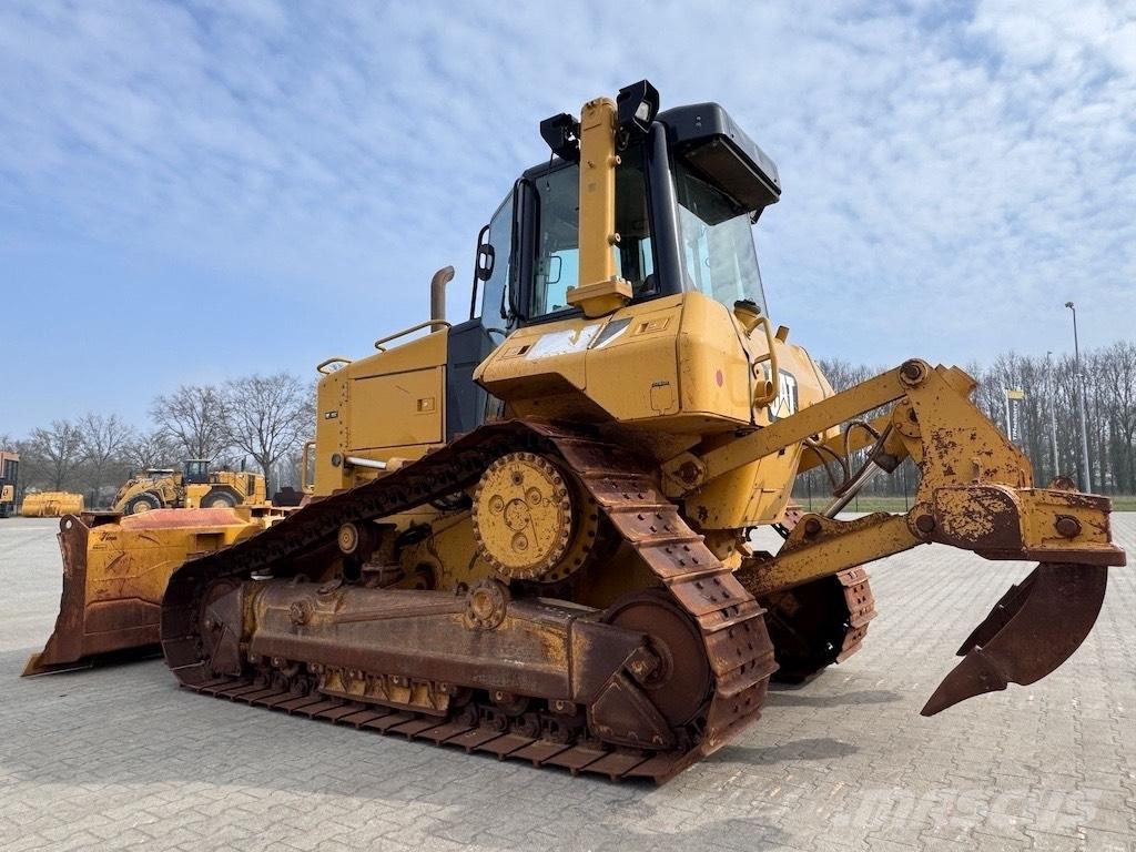 CAT D6N XL بلدوزرات مجنزرة