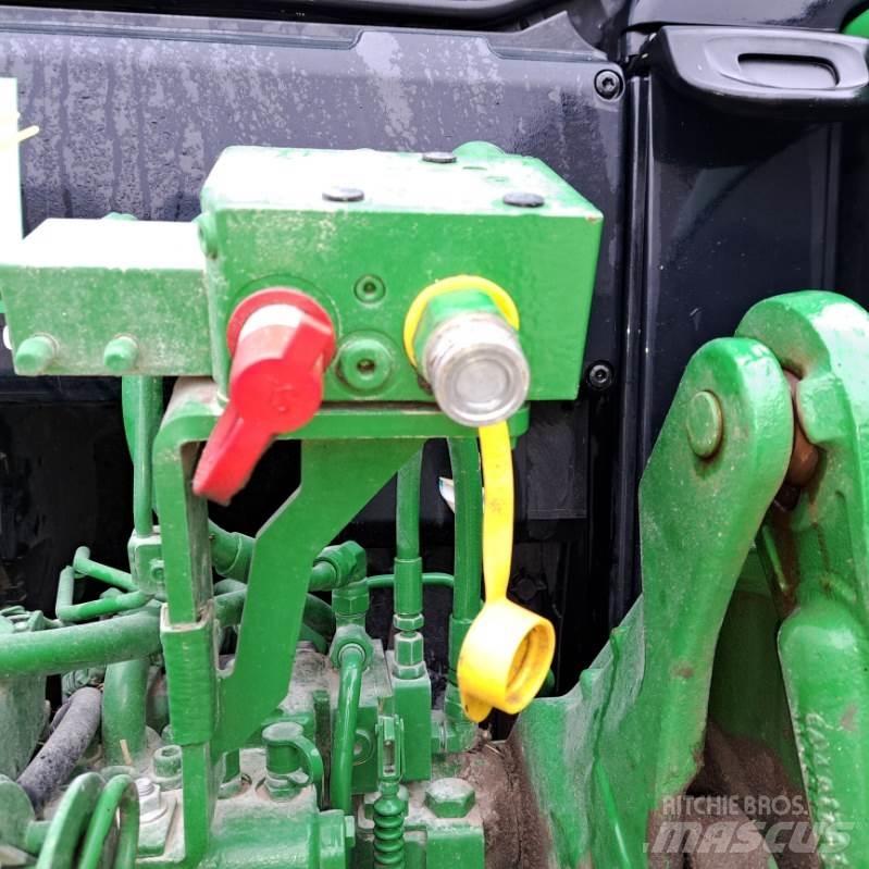 John Deere 6120M الجرارات