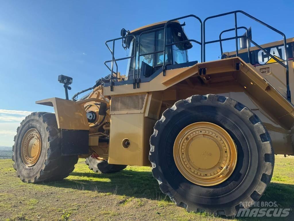 CAT 988 H لوادر بعجل