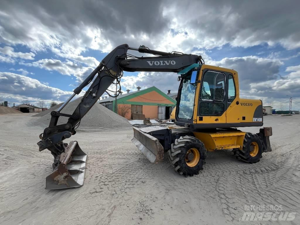 Volvo EW 140 B حفارات بعجل
