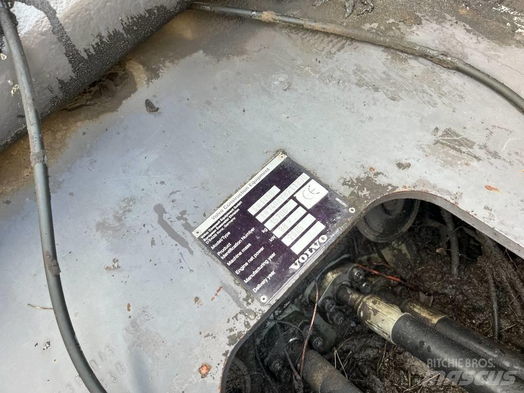 Volvo EW 140 B حفارات بعجل