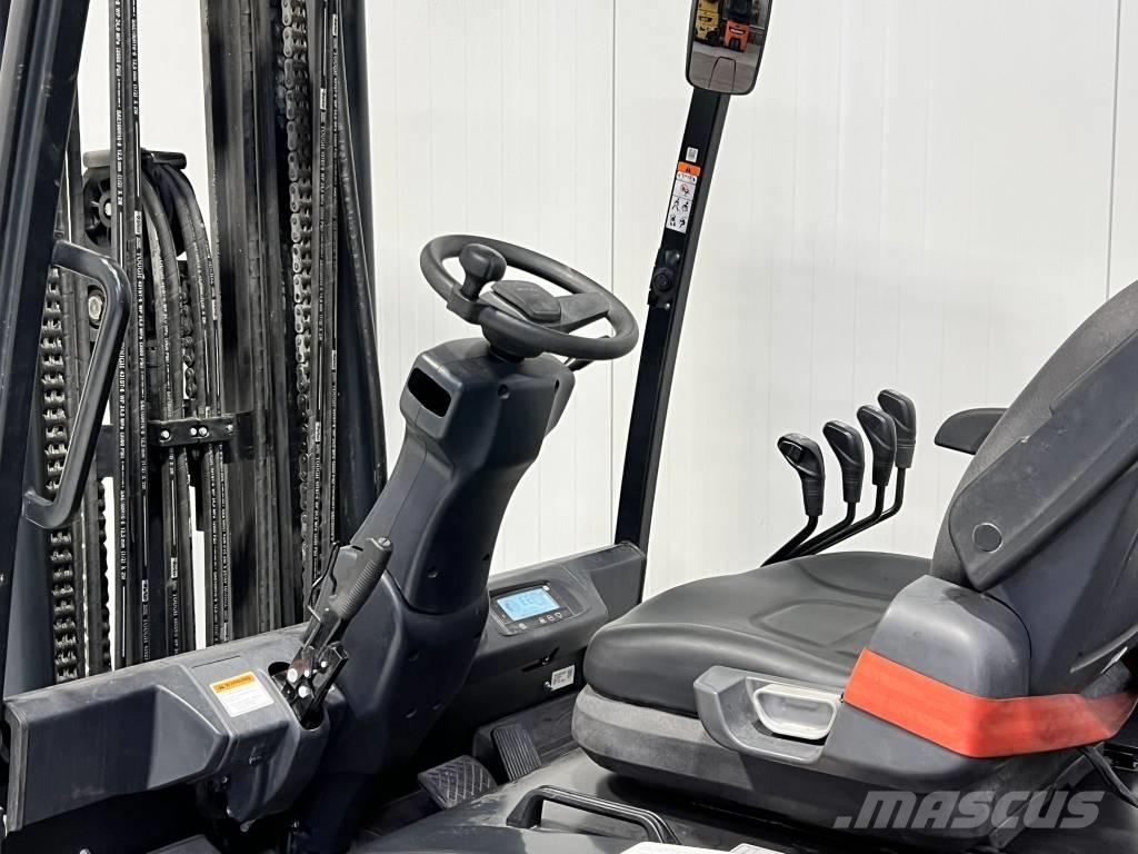 Doosan B50XC-7 شاحنات ذات رافعات شوكية تعمل بالكهرباء