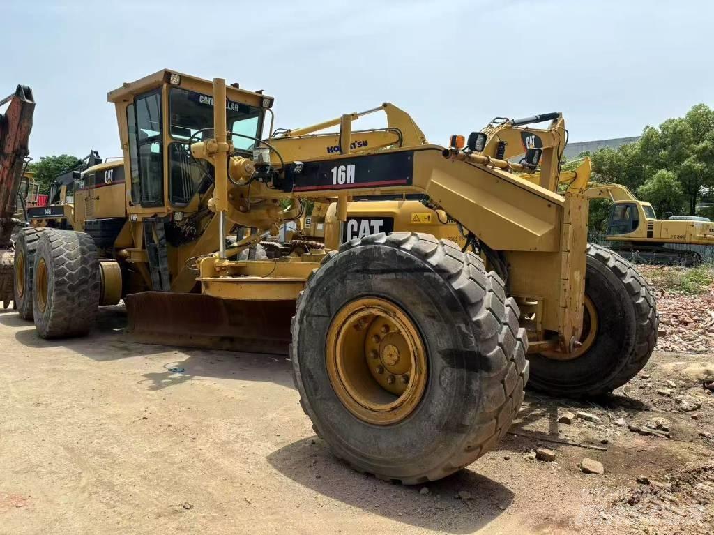 CAT 16h معدات تمهيد الطرق