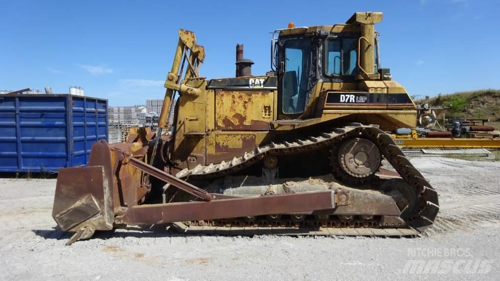 CAT D 7 R LGP بلدوزرات مجنزرة