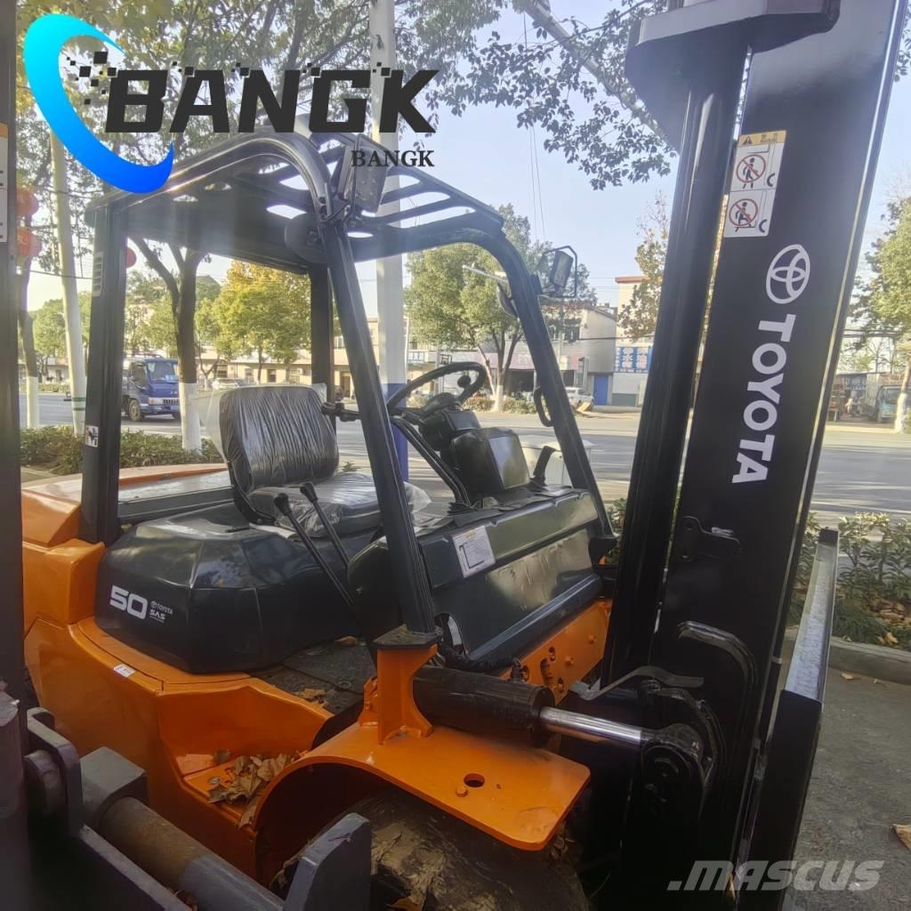 Toyota 7 F50 شاحنات الديزل