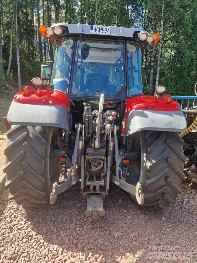 Massey Ferguson 5713 الجرارات