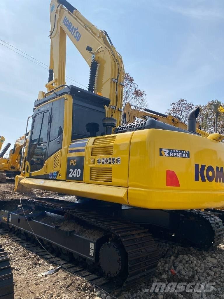 Komatsu 240LC-8 حفارات زحافة