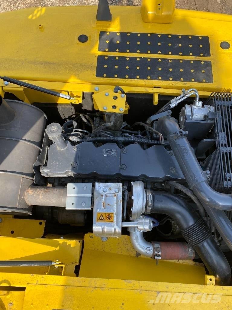 Komatsu 240LC-8 حفارات زحافة