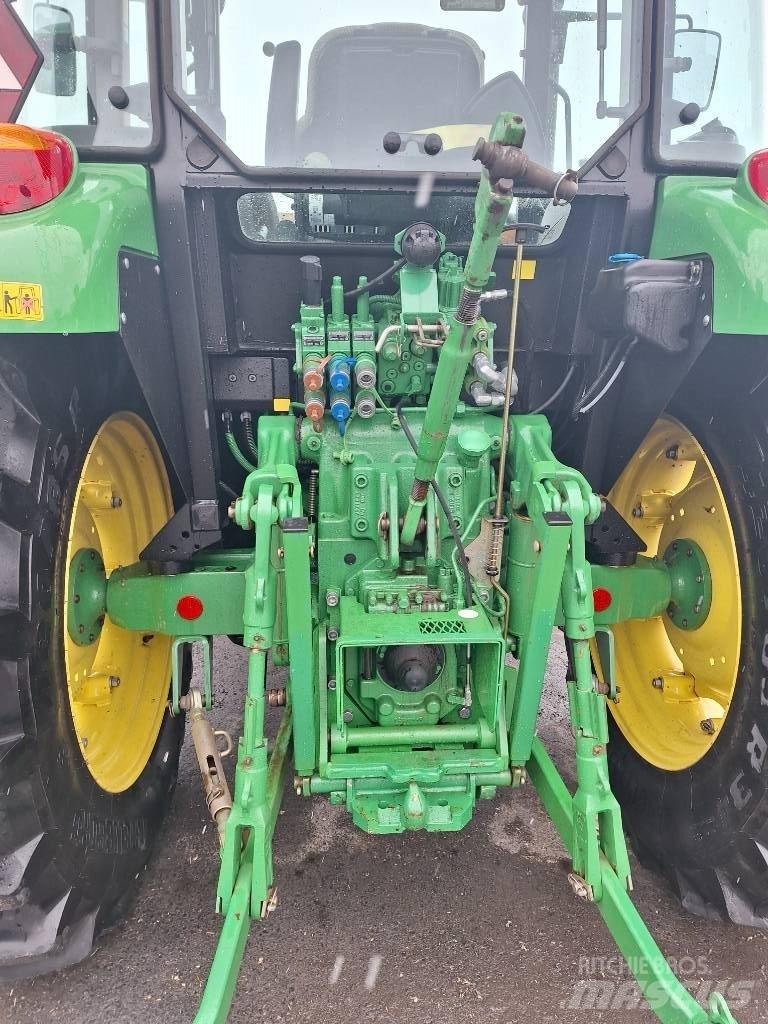 John Deere 5100 R الجرارات