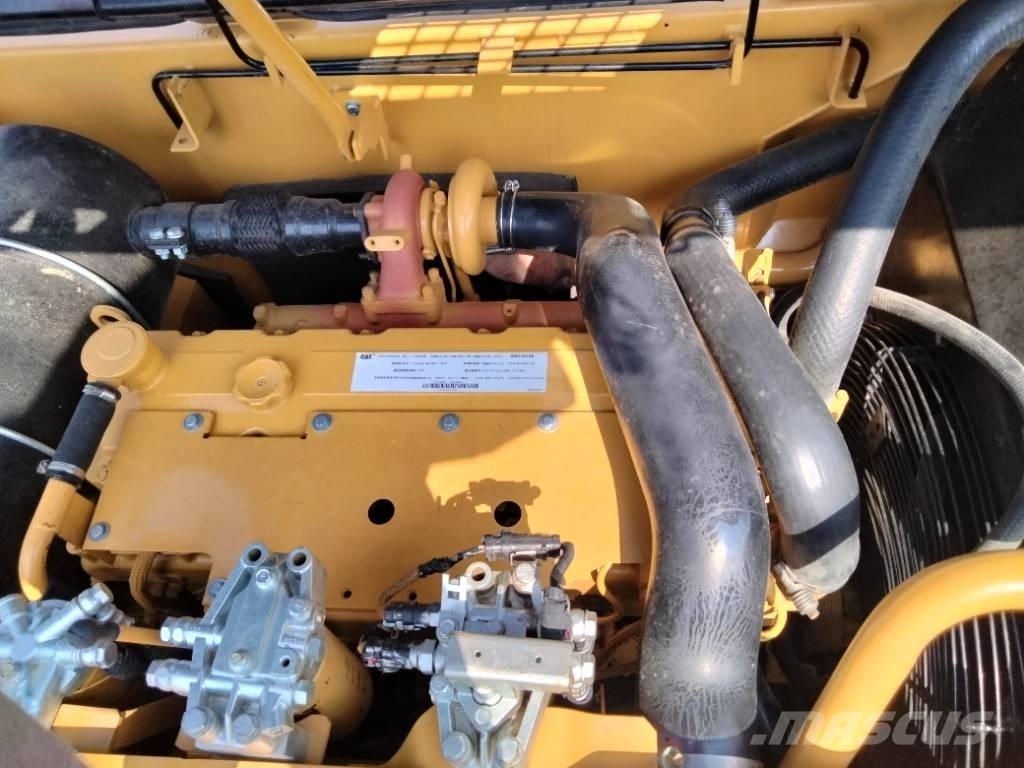 CAT 320 D حفارات زحافة