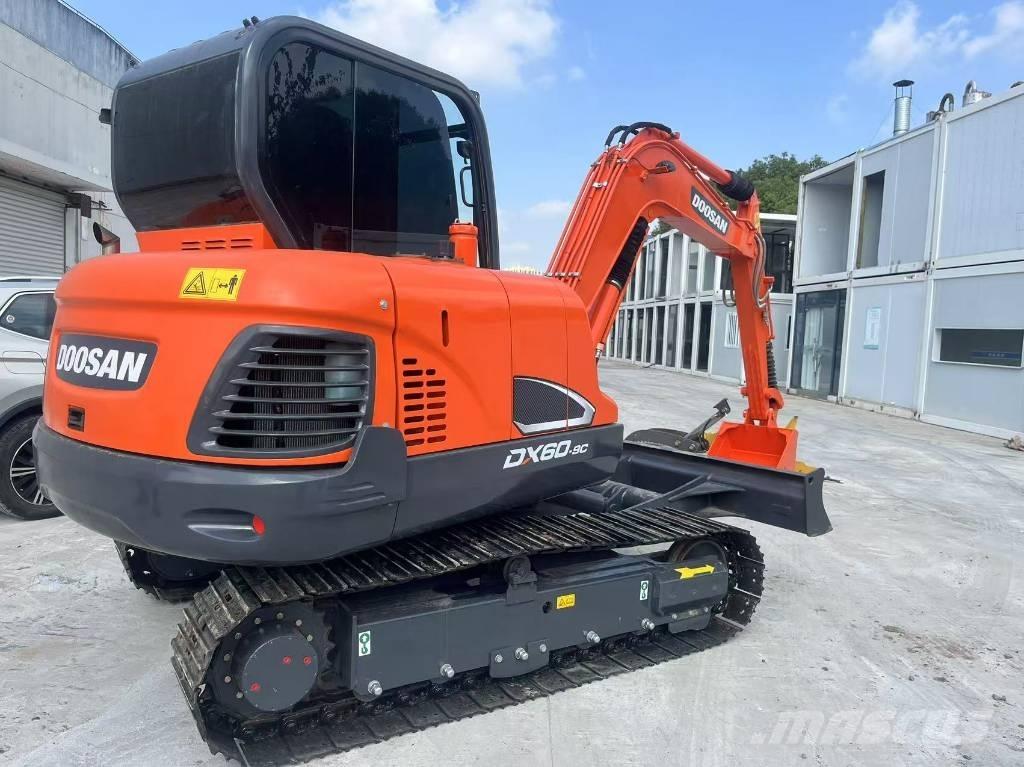 Doosan DX 60 حفارات صغيرة أقل من 7 طن (حفارات صغيرة)