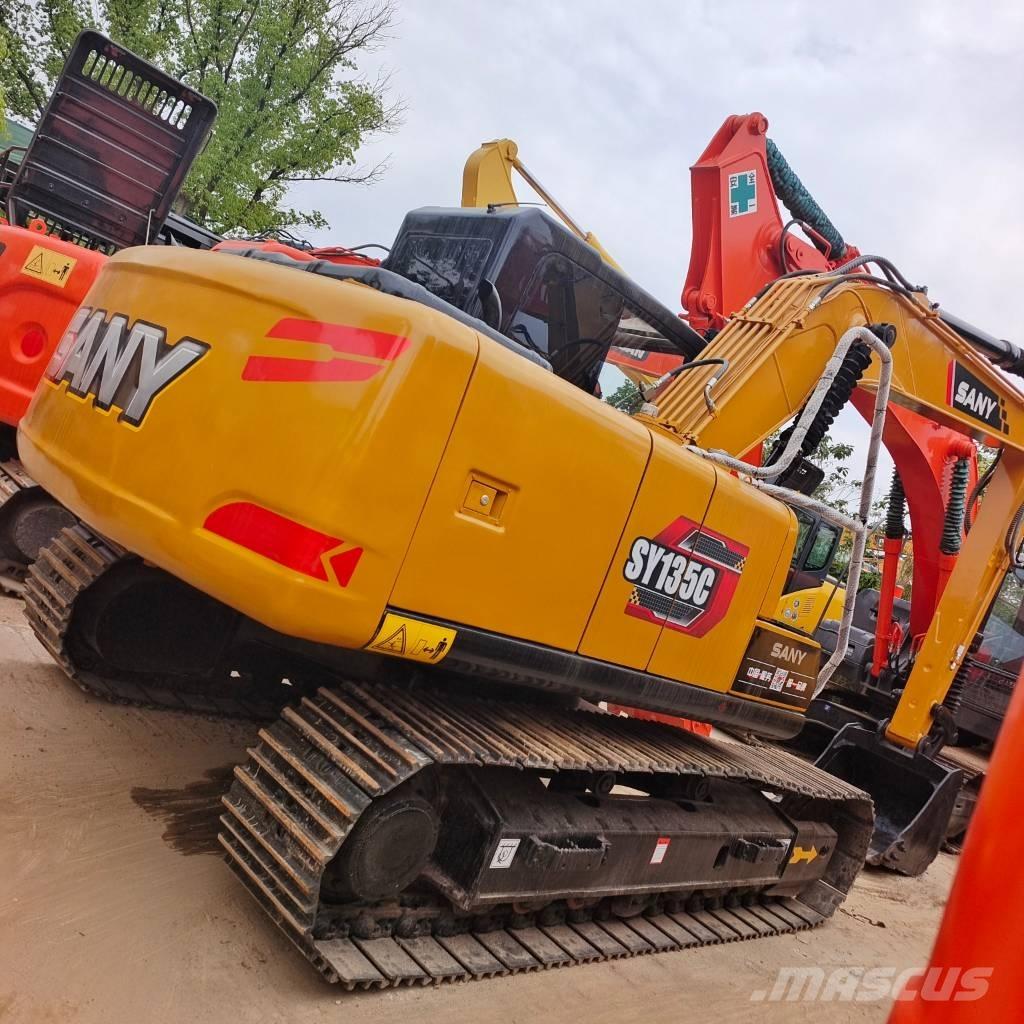 Sany SY 135 C حفارات زحافة